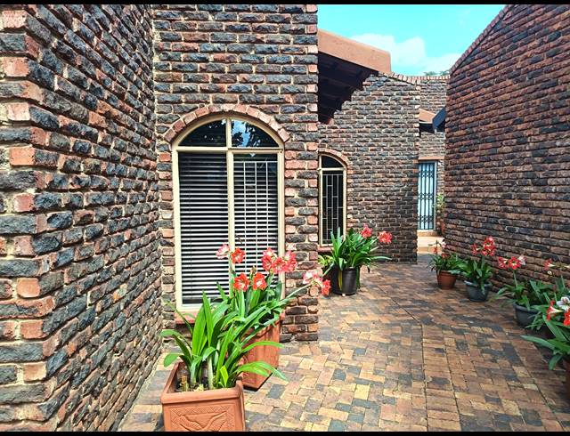 3 BEDROOM HOUSE FOR SALE IN GOLF PARK